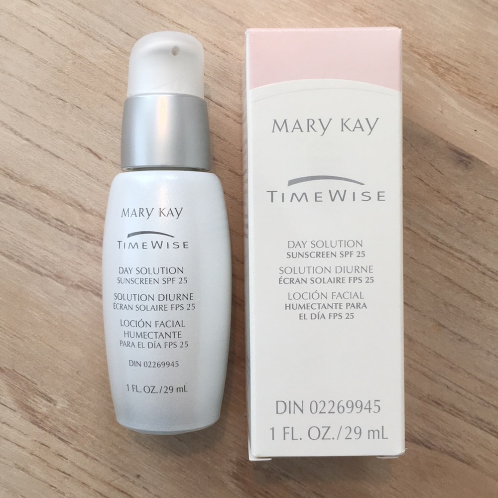 NIB Mary Kay Day Solution.